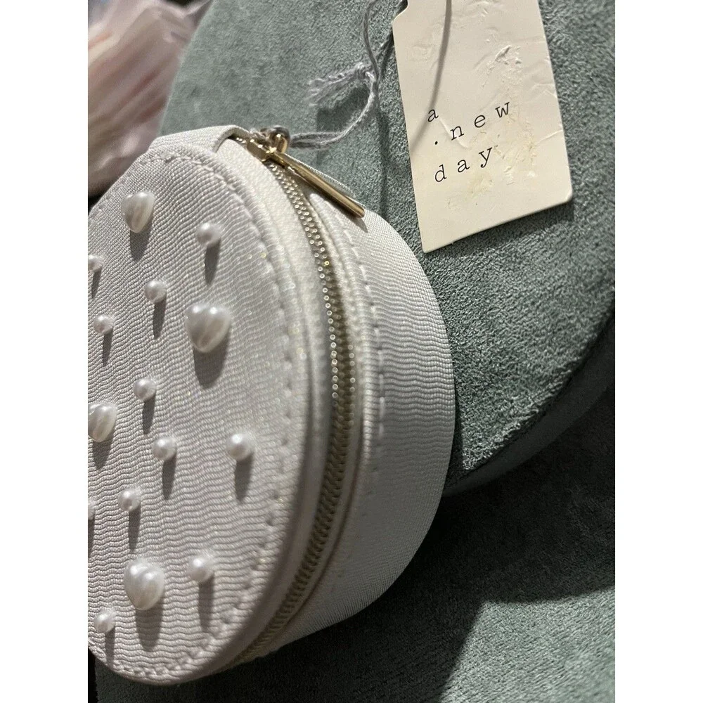 A New Day Round White Zip-Around Travel Jewelry Case, Heart, pearls